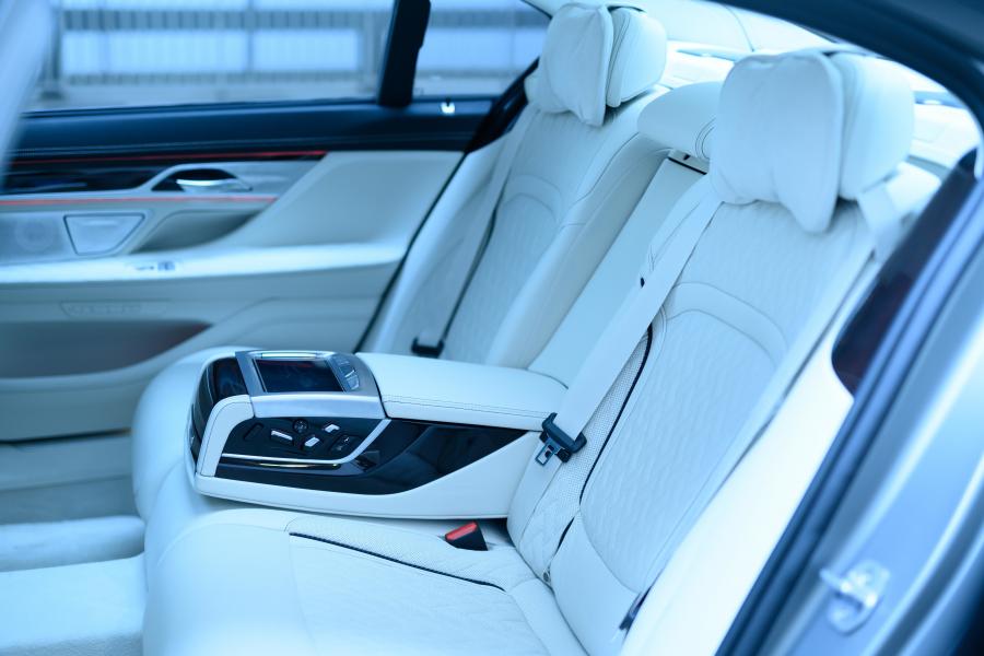 Интерьер BMW M760Li xDrive (G12) 2019 года  (JP) (фото 16 из 21)